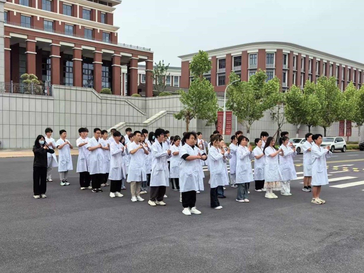 “冲拳发声”与“经典诵读”文武结合 美珈职院素质教育比赛圆满落幕